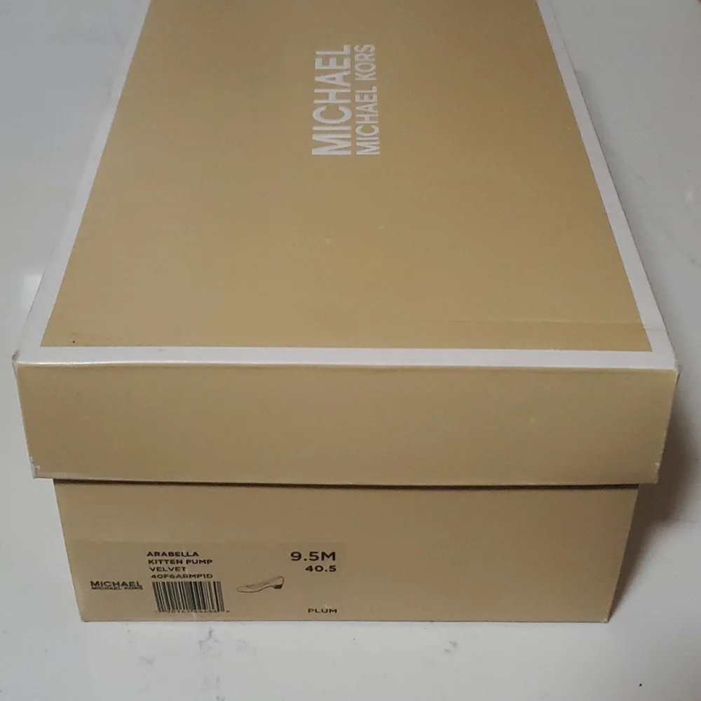 NIB MICHAEL Michael Kors Arabella Velvet Heels - Picture 5 of 5